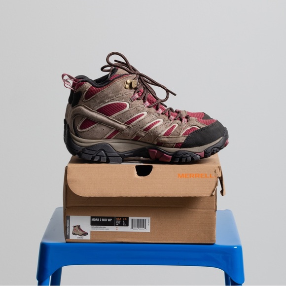 Merrell Women's Moab 2 Waterproof Mid Hiking Boots - Blush - Picture 9 of 9